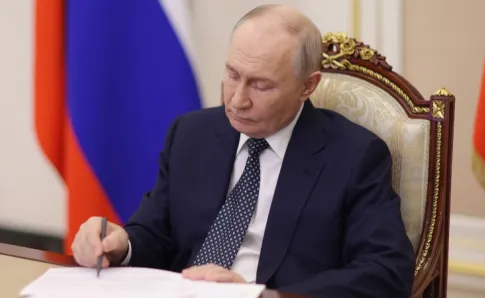 Путин поручил субсидировать поставки топлива в Крым и Севастополь
